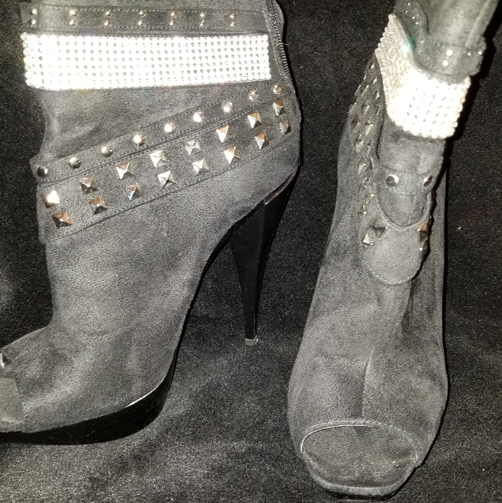 Shoes - Picture 4 of 16